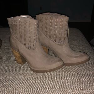 NWT. Musse & Cloud ankle booties